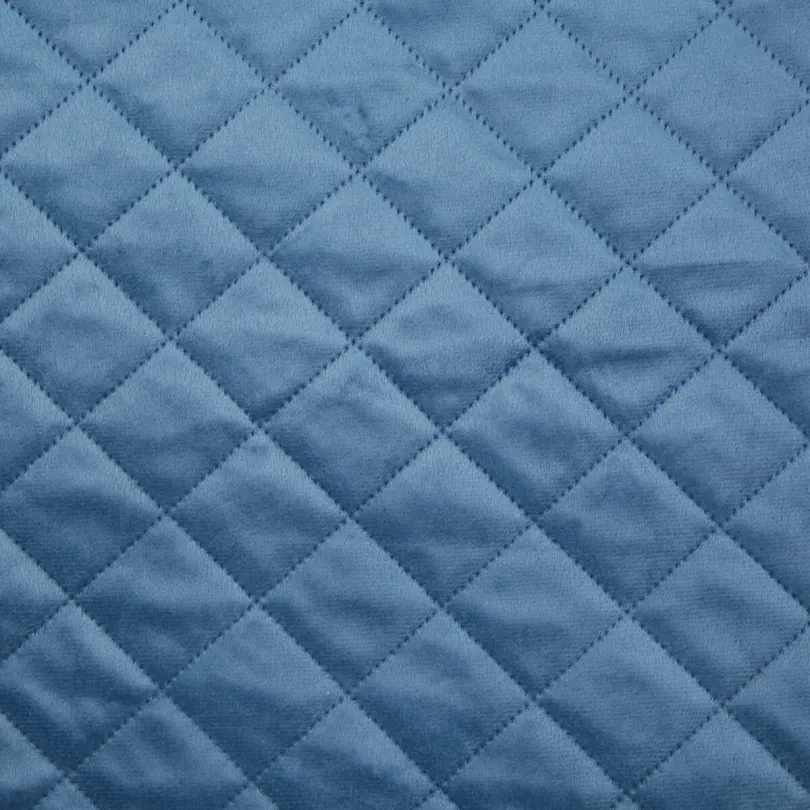 Narzuta welurowa pikowana w geometryczny wzór NLO-01