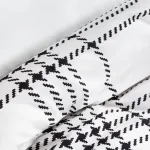 Pościel z satyny bawełnianej z nadrukiem w czarny geometryczny wzór PTE-83