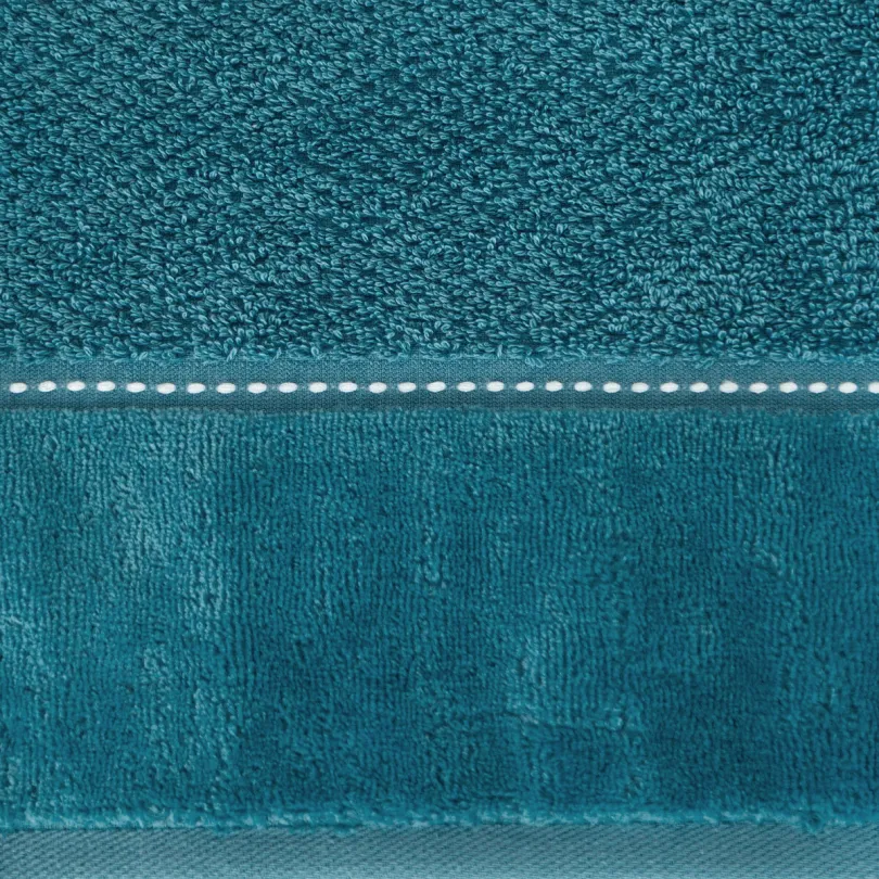 Ręcznik o ryżowej strukturze ze stebnowaniem i welwetową bordiurą turkusowy R181-07