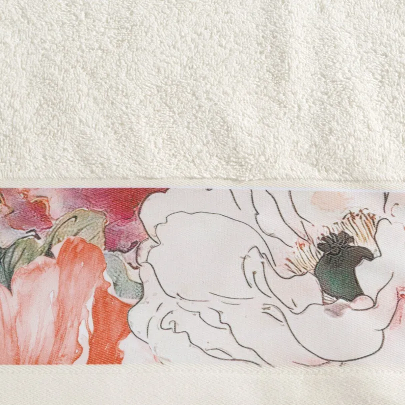 Ręcznik bawełniany kremowy zdobiony kolorowymi kwiatami R182-01