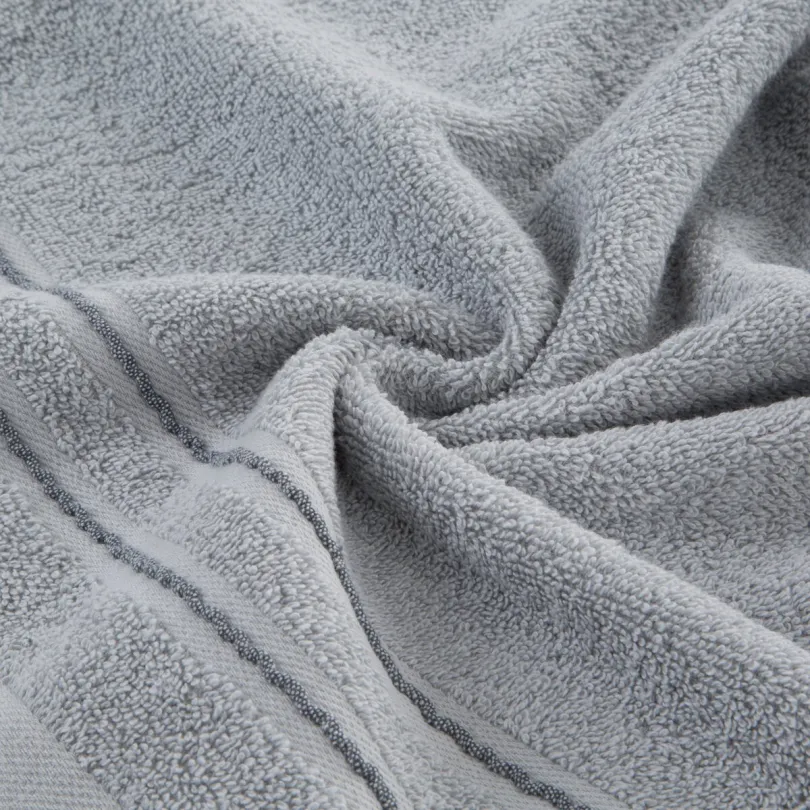 Ręcznik bawełniany ze stebnowaną bordiurą R195-04