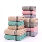 Ręcznik bawełniany z ozdobną bordiurą RGF-04