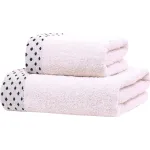 Ręcznik bawełniany biały z ozdobną bordiurą RGK-04